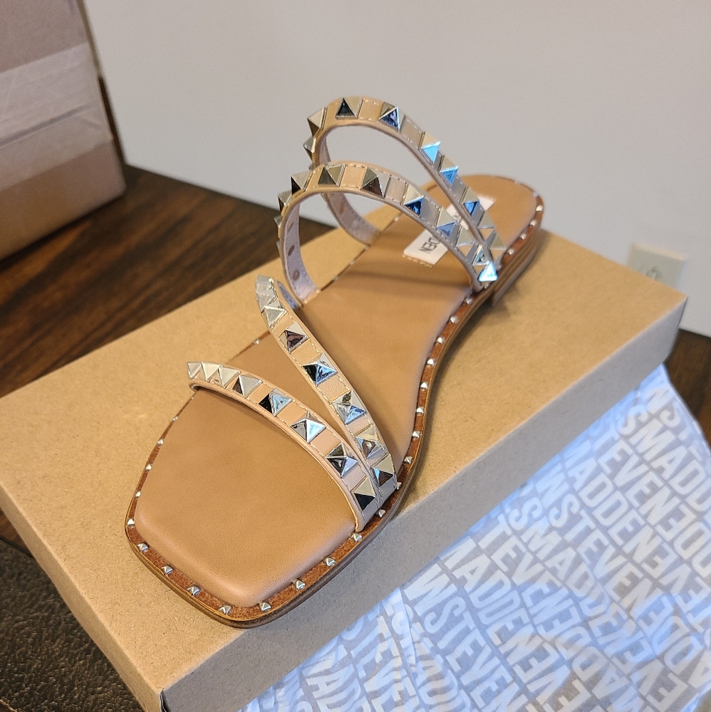 Skylar tan Steve Madden sandals